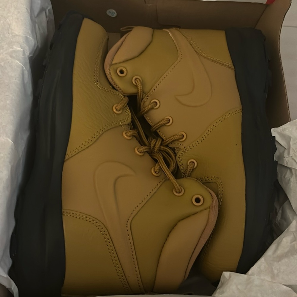 Kids Nike Manoa boots